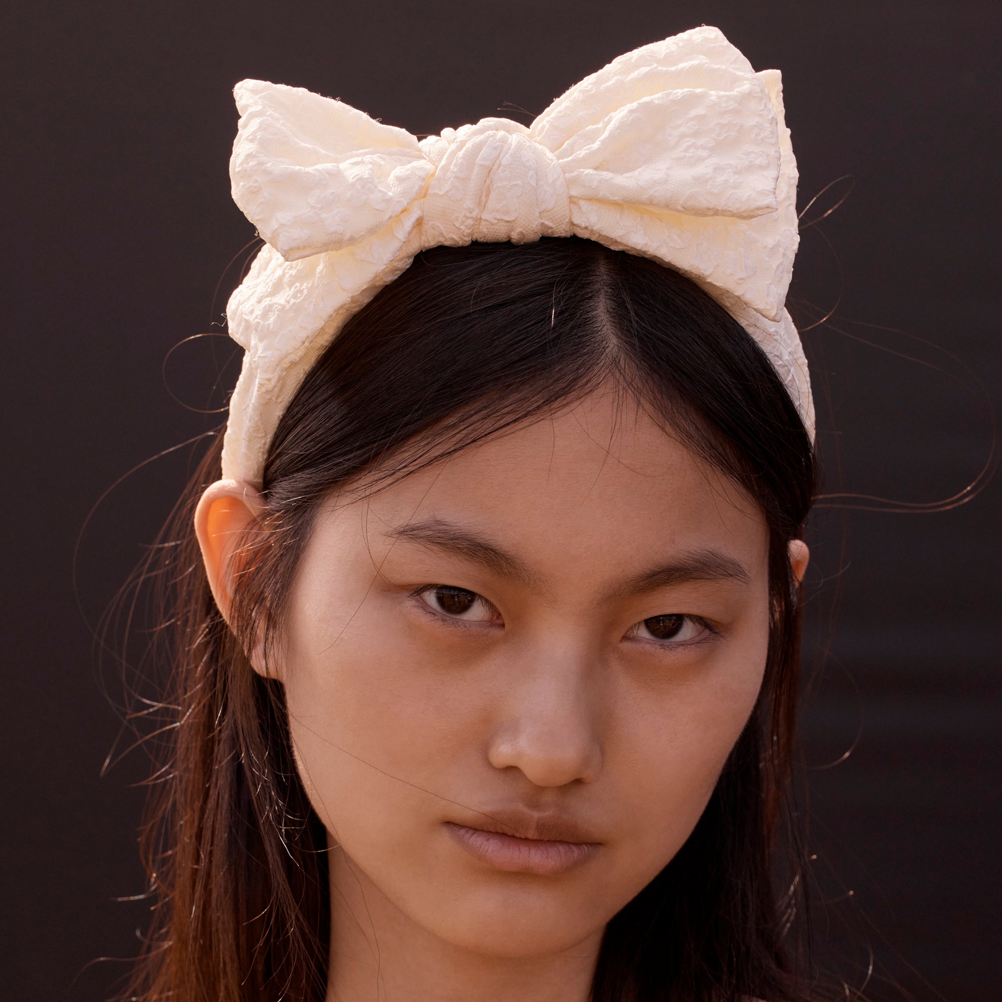 Plush Bow Blanc